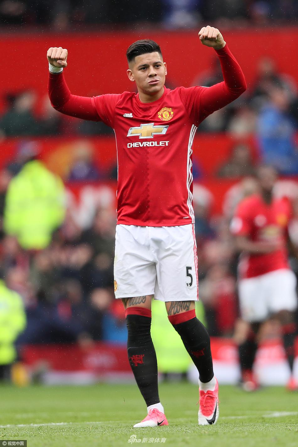 气坏了！沈梓捷补防被吹犯规抱怨绕场 犯满离场