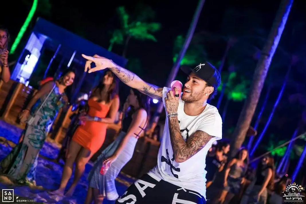 克勒舍：泽特尔属于德国最优秀的门将之一，他有望入选国家队