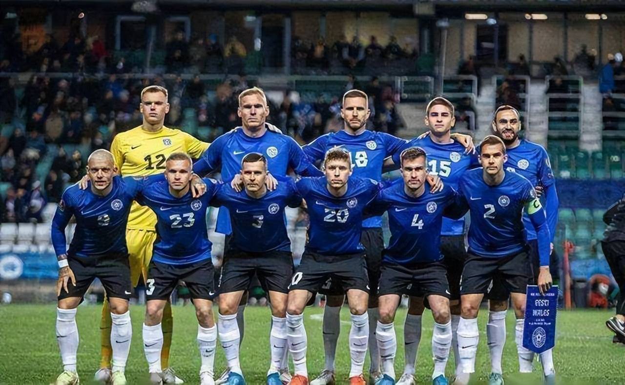 执法有温度，马宁在点球大战结束后，安慰南通队失点队员