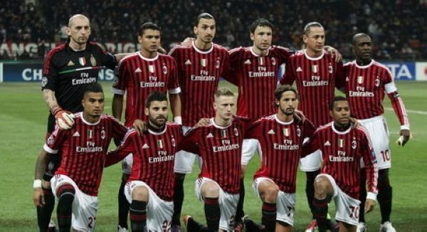 前锋关键时刻破门，球队士气高涨