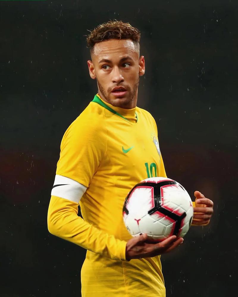 足球欧洲媒体评最佳11人阵容，无人争议